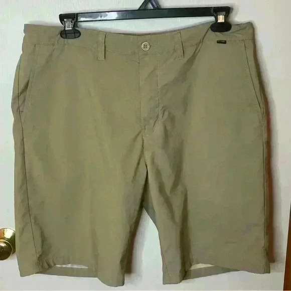 Travis Mathew Shorts 38 Khaki Tan Golf Outdoor Poly Blend Chino - Picture 1 of 6